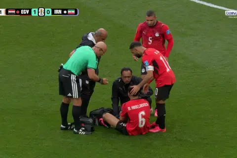 غادر مصابًا.. محمد عبد المنعم يربك حسابات حسام حسن أمام إيران (صور)